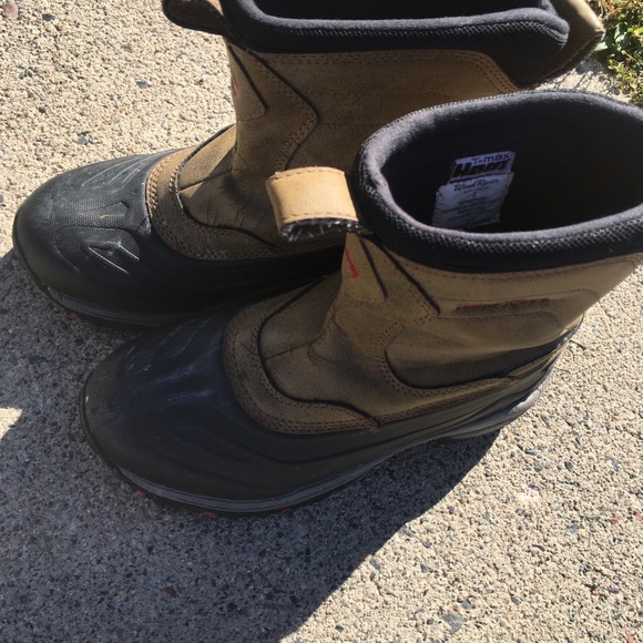 Boots size 6 / boys 20,00 each or take 3 for 50. Good condition no meals, good - Picture 2 of 3